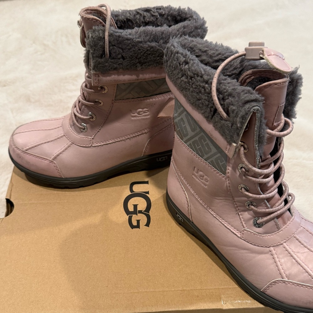 UGG K BUTTE II CWR Kids Size USA 3.  Pink Winter Boots.